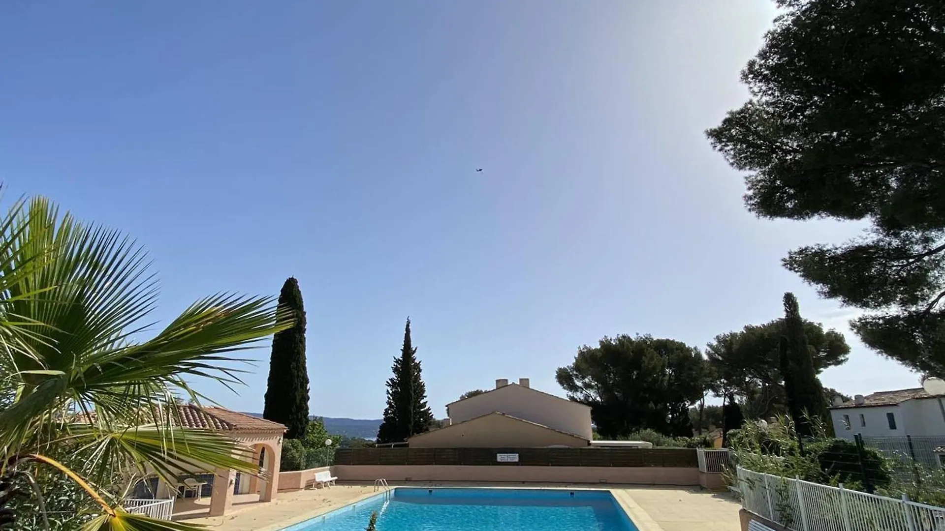 Mazet Renove Avec Piscine, Tennis, 2 Terrasses A Cavalaire-Sur-Mer. - Fr-1-100-333